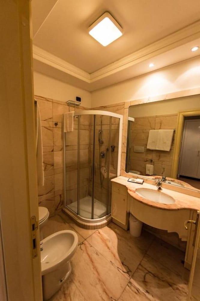 Hotel Lh Domus Caesari 4*